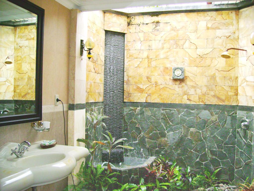 Swaloh Resort & Spa Kalangbret Екстериор снимка